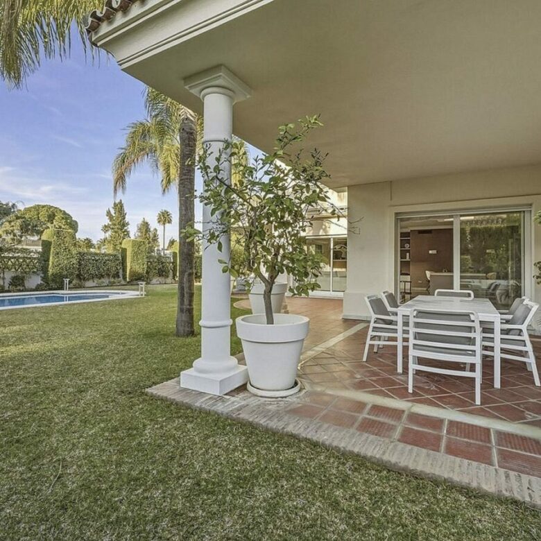 Five bedroom frontline golf villa Guadalmina Alta San Pedro