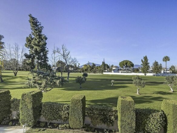 Five bedroom frontline golf villa Guadalmina Alta San Pedro