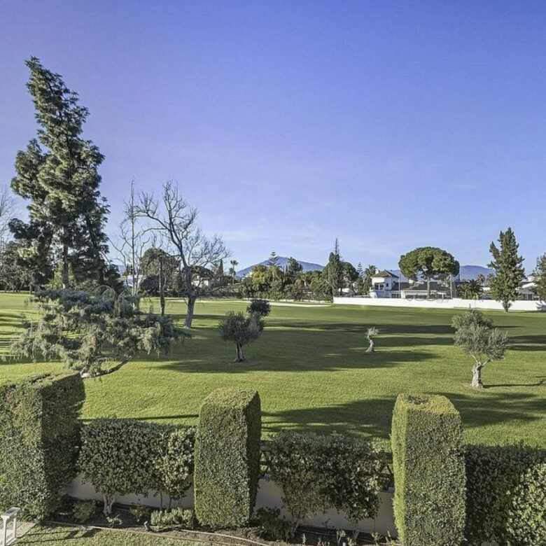 Five bedroom frontline golf villa Guadalmina Alta San Pedro
