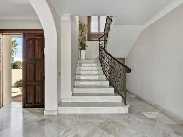 Five bedroom frontline golf villa Guadalmina Alta San Pedro