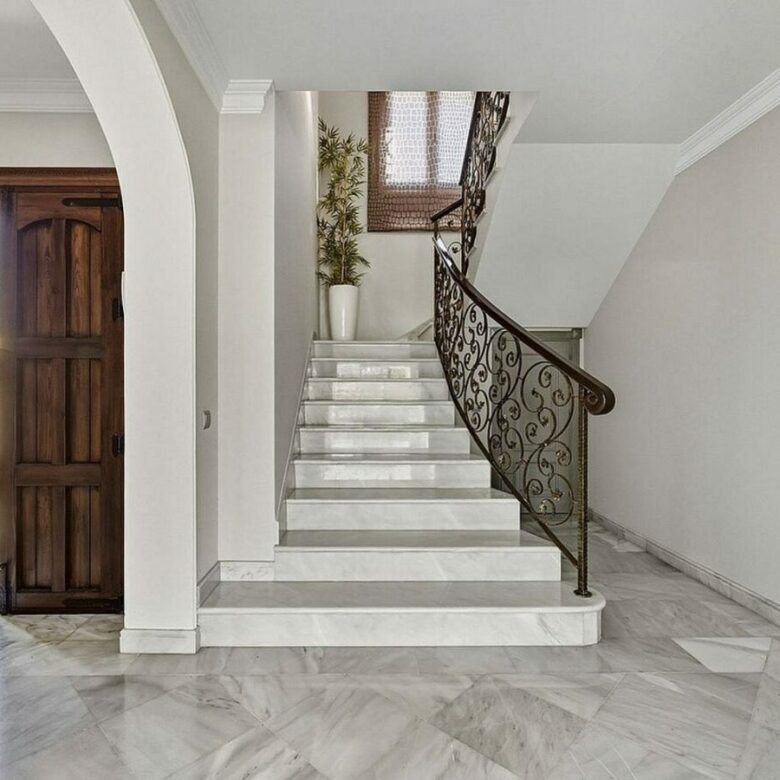 Five bedroom frontline golf villa Guadalmina Alta San Pedro