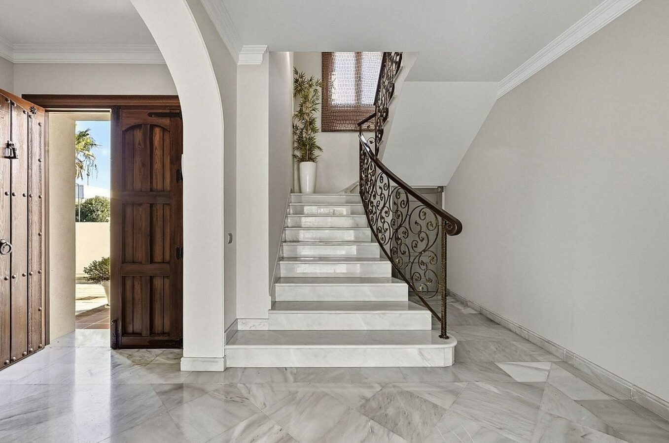 Five bedroom frontline golf villa Guadalmina Alta San Pedro