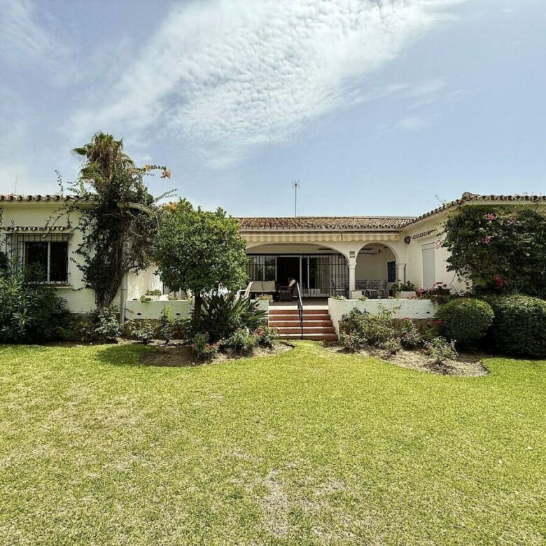 FOR SALE 🏡 Frontline Golf Renovation Villa – Guadalmina Alta, San Pedro 🇪🇸