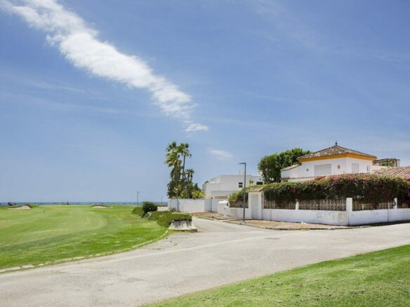 Frontline golf beachside villa in Guadalmina Baja, San Pedro de Alcantara