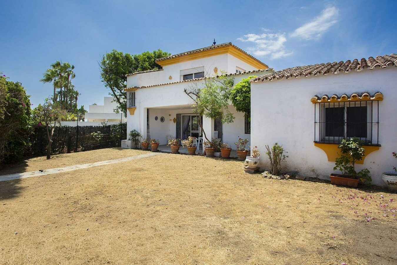 Frontline golf beachside villa in Guadalmina Baja, San Pedro de Alcantara