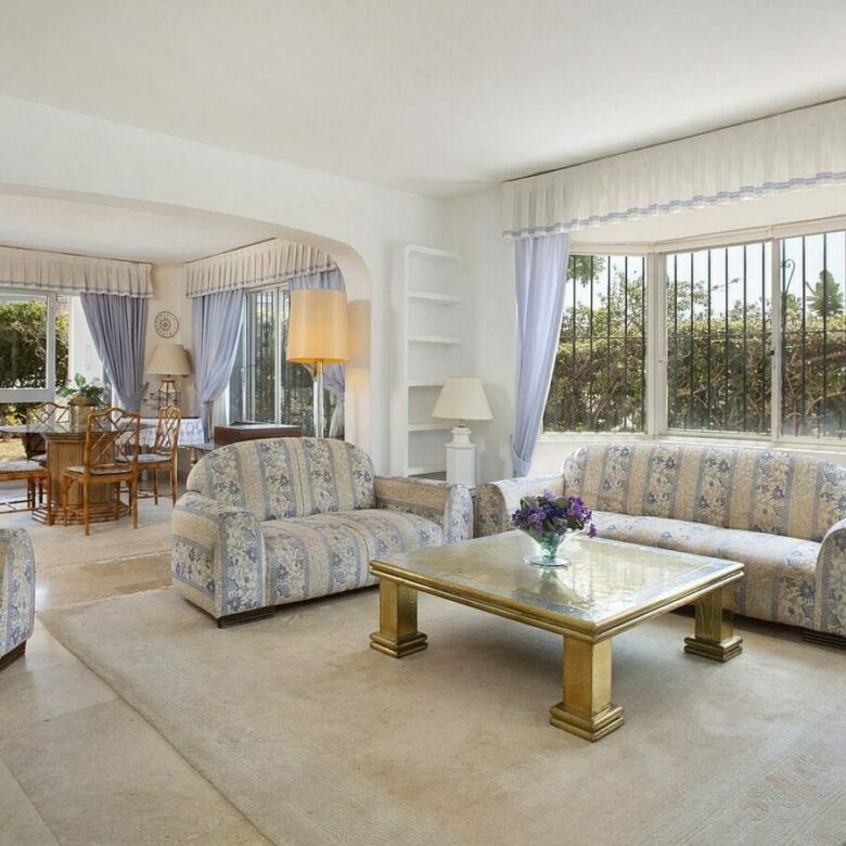 Frontline golf beachside villa in Guadalmina Baja, San Pedro de Alcantara
