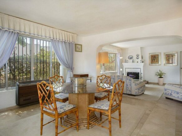 Frontline golf beachside villa in Guadalmina Baja, San Pedro de Alcantara