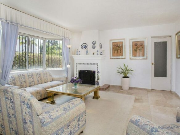 Frontline golf beachside villa in Guadalmina Baja, San Pedro de Alcantara