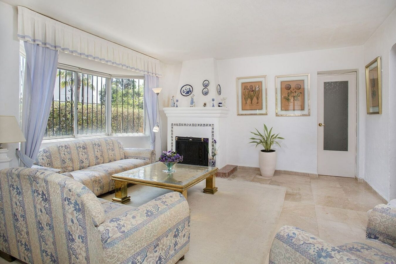 Frontline golf beachside villa in Guadalmina Baja, San Pedro de Alcantara