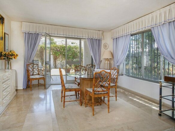 Frontline golf beachside villa in Guadalmina Baja, San Pedro de Alcantara