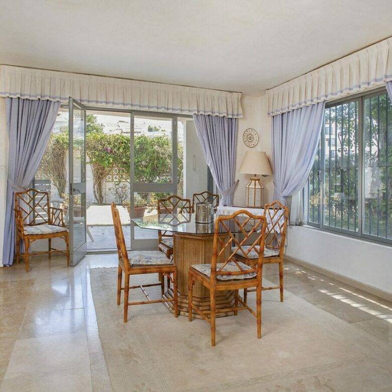 Frontline golf beachside villa in Guadalmina Baja, San Pedro de Alcantara