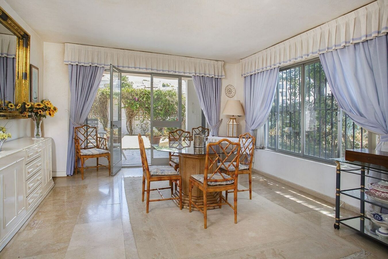 Frontline golf beachside villa in Guadalmina Baja, San Pedro de Alcantara