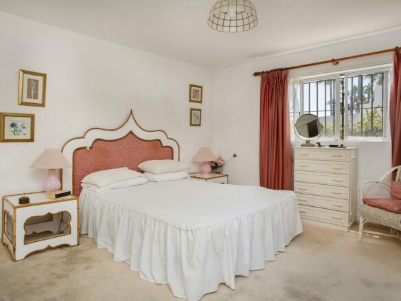 Frontline golf beachside villa in Guadalmina Baja, San Pedro de Alcantara