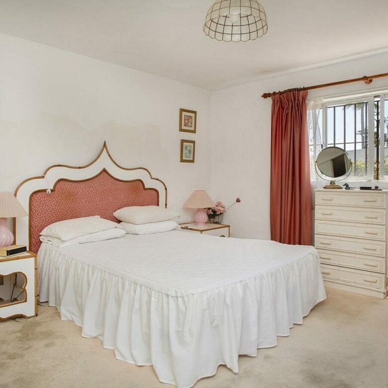 Frontline golf beachside villa in Guadalmina Baja, San Pedro de Alcantara