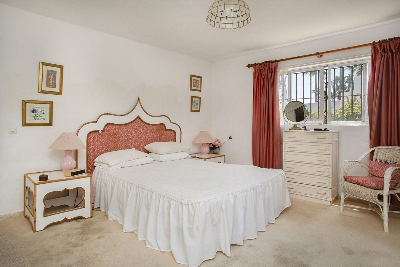 Frontline golf beachside villa in Guadalmina Baja, San Pedro de Alcantara