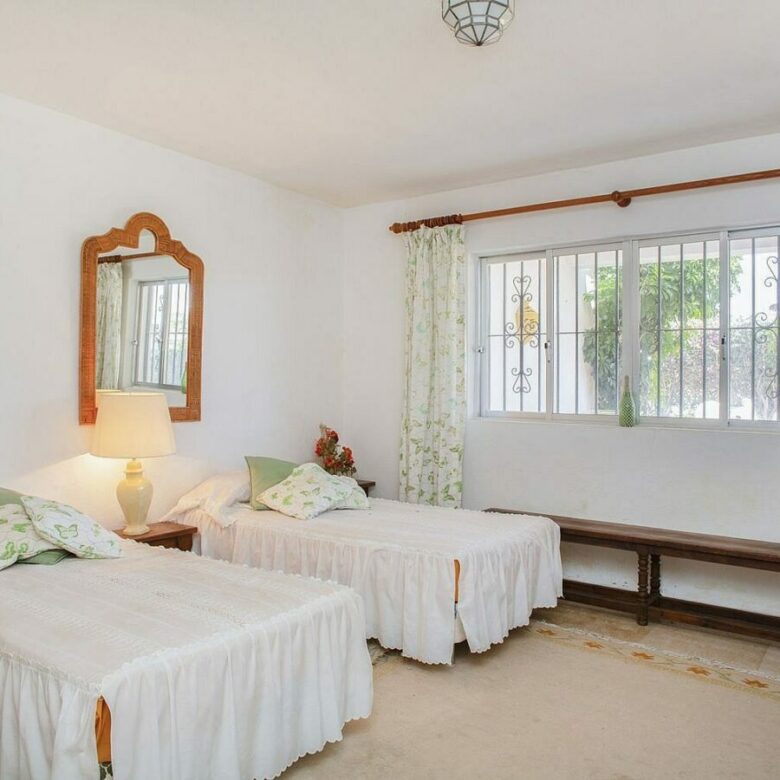 Frontline golf beachside villa in Guadalmina Baja, San Pedro de Alcantara