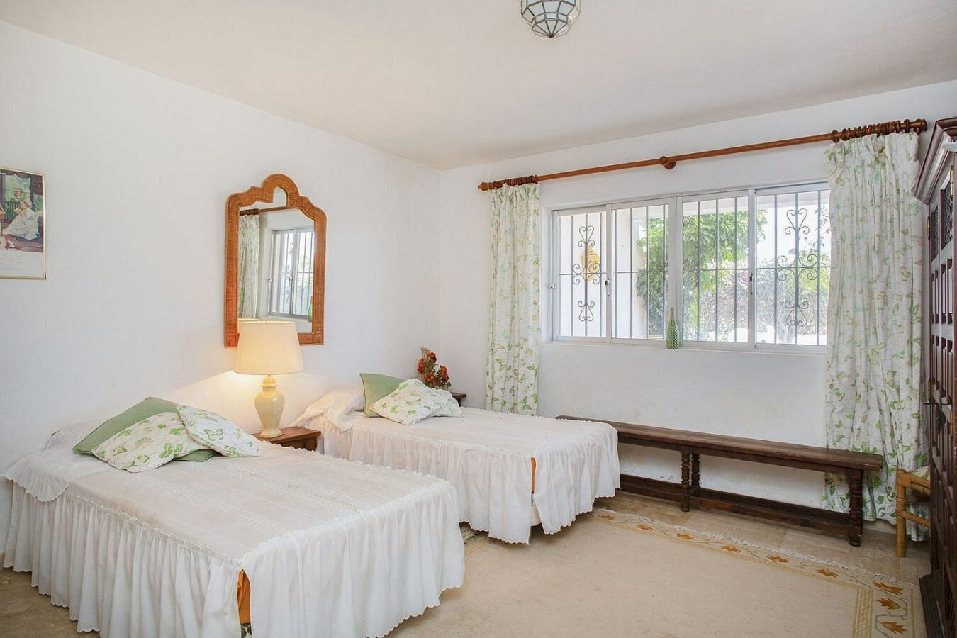 Frontline golf beachside villa in Guadalmina Baja, San Pedro de Alcantara