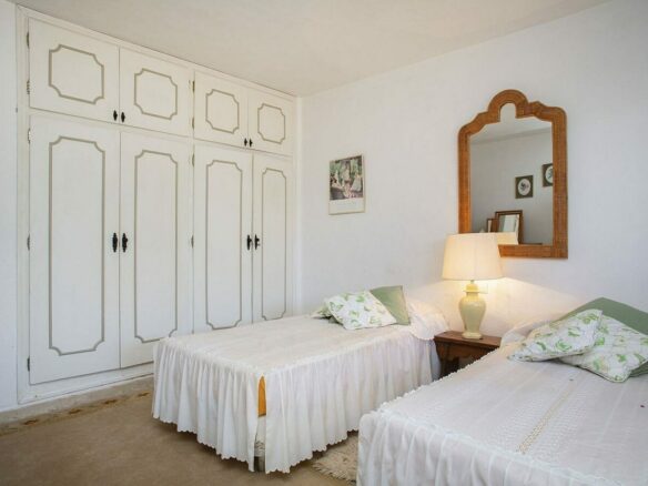 Frontline golf beachside villa in Guadalmina Baja, San Pedro de Alcantara
