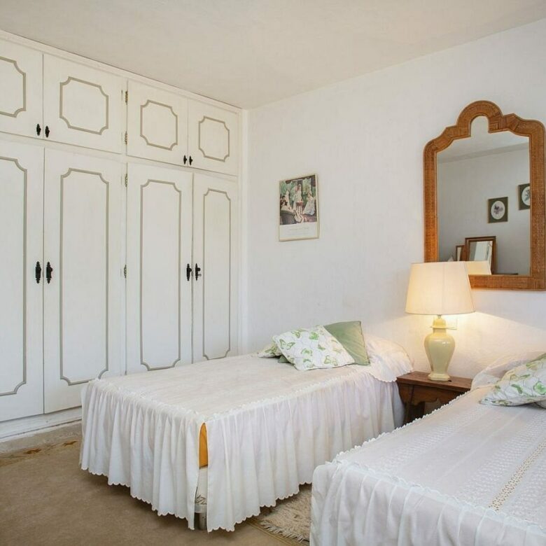 Frontline golf beachside villa in Guadalmina Baja, San Pedro de Alcantara