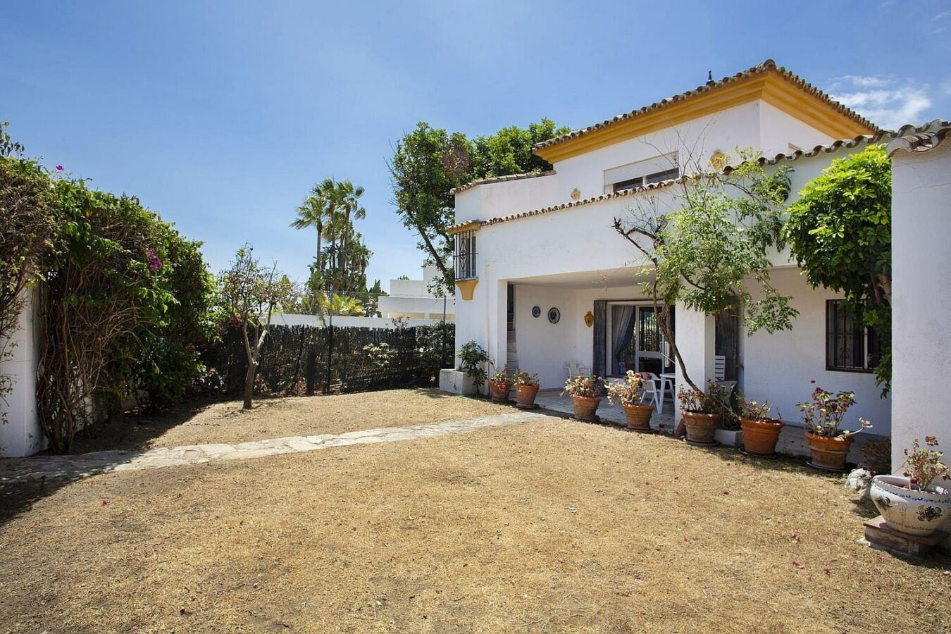 Frontline golf beachside villa in Guadalmina Baja, San Pedro de Alcantara