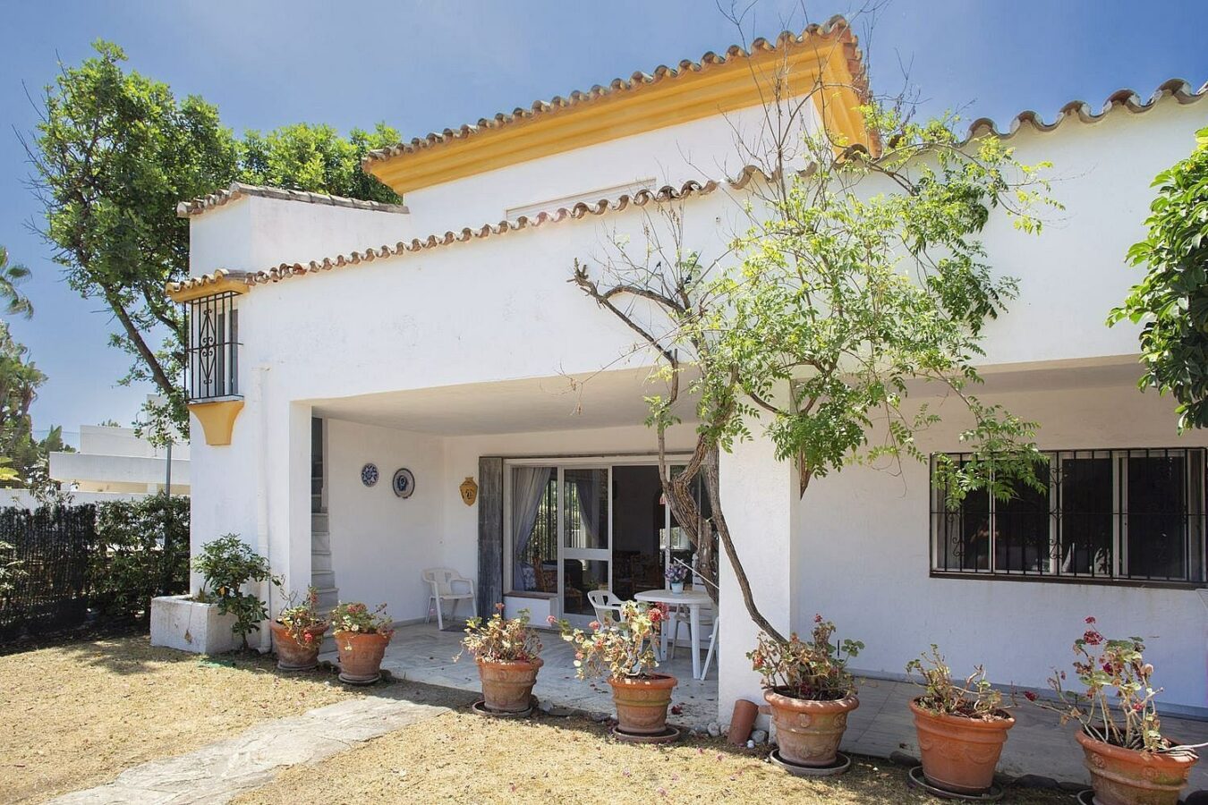 Frontline golf beachside villa in Guadalmina Baja, San Pedro de Alcantara