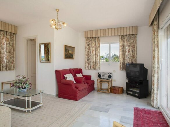 Frontline golf beachside villa in Guadalmina Baja, San Pedro de Alcantara