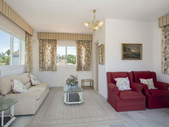 Frontline golf beachside villa in Guadalmina Baja, San Pedro de Alcantara