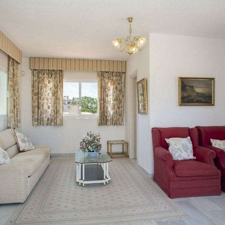 Frontline golf beachside villa in Guadalmina Baja, San Pedro de Alcantara