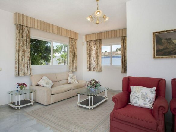 Frontline golf beachside villa in Guadalmina Baja, San Pedro de Alcantara
