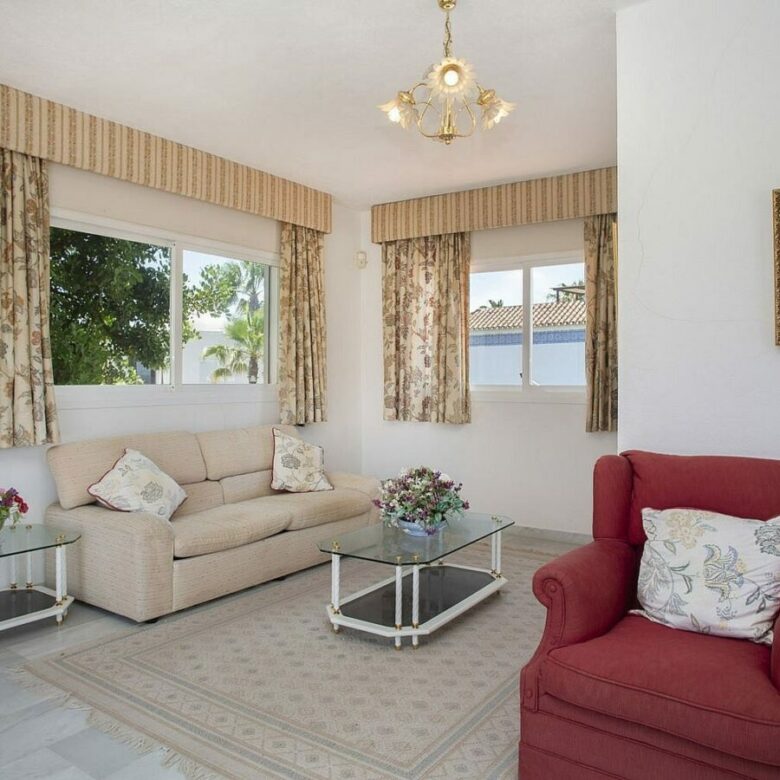 Frontline golf beachside villa in Guadalmina Baja, San Pedro de Alcantara