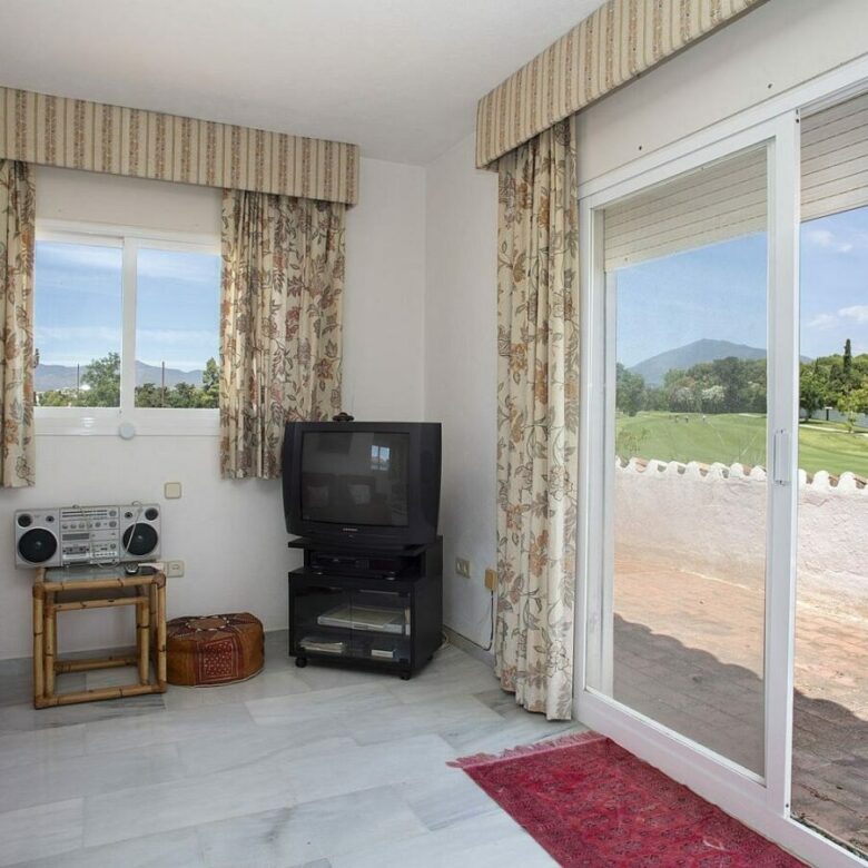 Frontline golf beachside villa in Guadalmina Baja, San Pedro de Alcantara