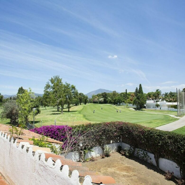FOR SALE 🏡 Frontline Golf Beachside Villa to Modernise – Guadalmina Baja, San Pedro de Alcántara 🇪🇸
