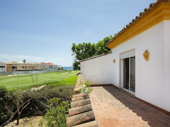 Frontline golf beachside villa in Guadalmina Baja, San Pedro de Alcantara