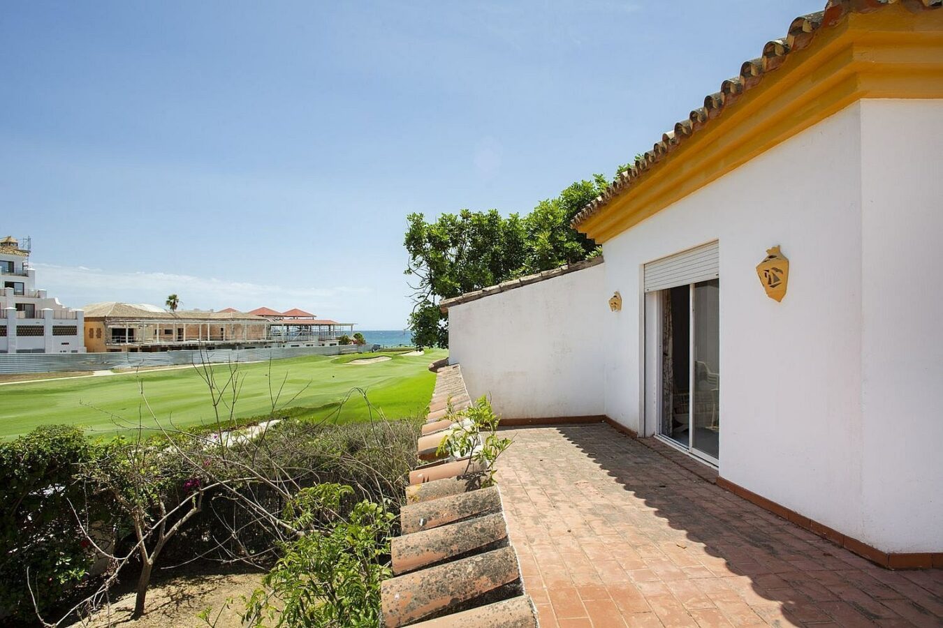 Frontline golf beachside villa in Guadalmina Baja, San Pedro de Alcantara