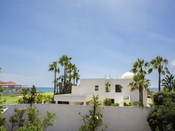 Frontline golf beachside villa in Guadalmina Baja, San Pedro de Alcantara