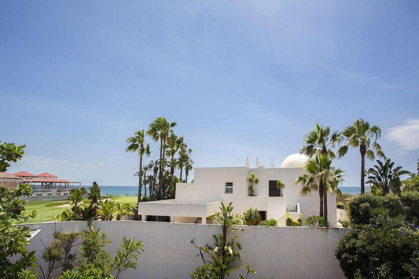 Frontline golf beachside villa in Guadalmina Baja, San Pedro de Alcantara
