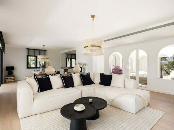 Frontline golf villa with heated saltwater pool El Paraiso Benahavis