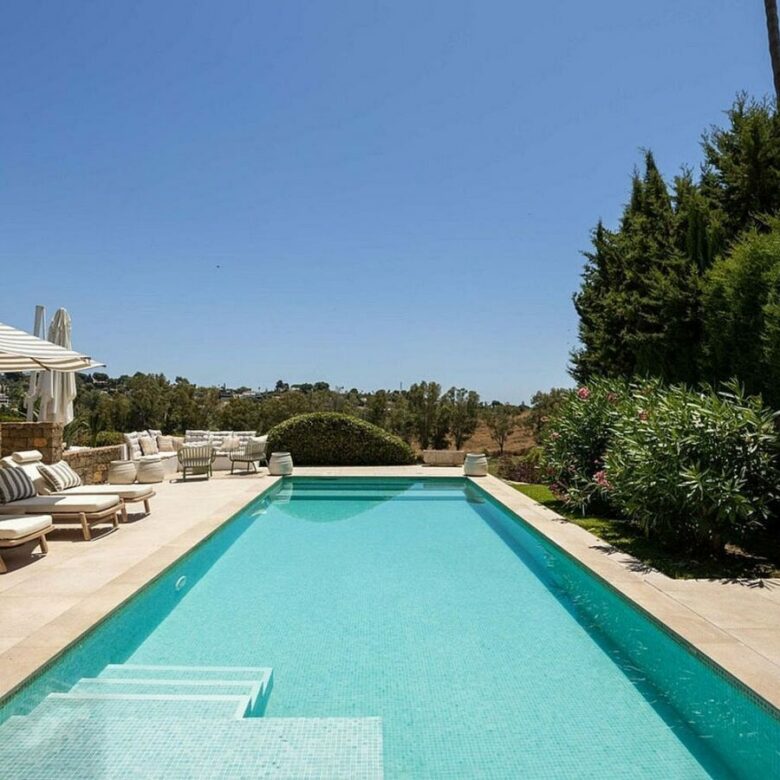 Frontline golf villa with heated saltwater pool El Paraiso Benahavis