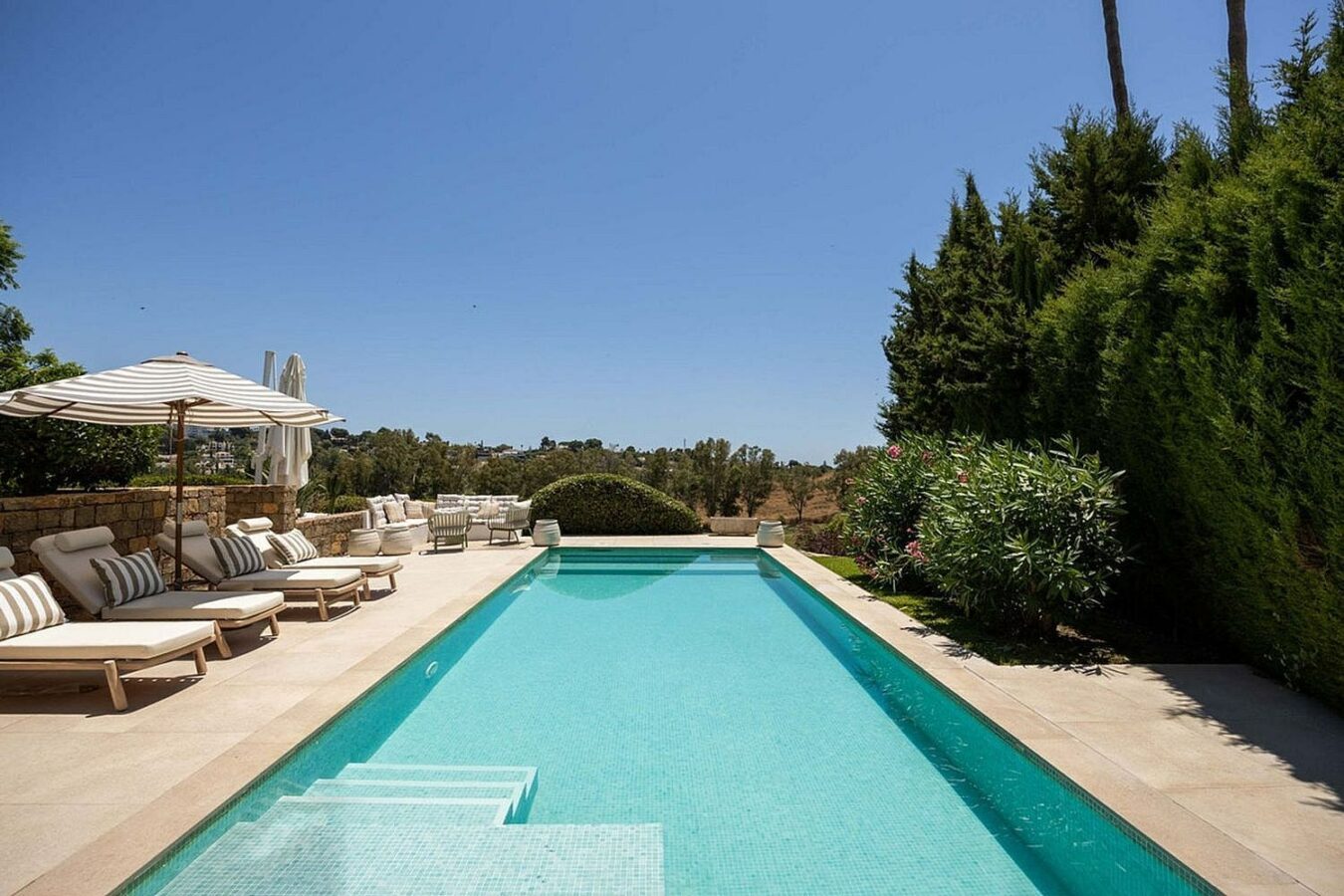 Frontline golf villa with heated saltwater pool El Paraiso Benahavis
