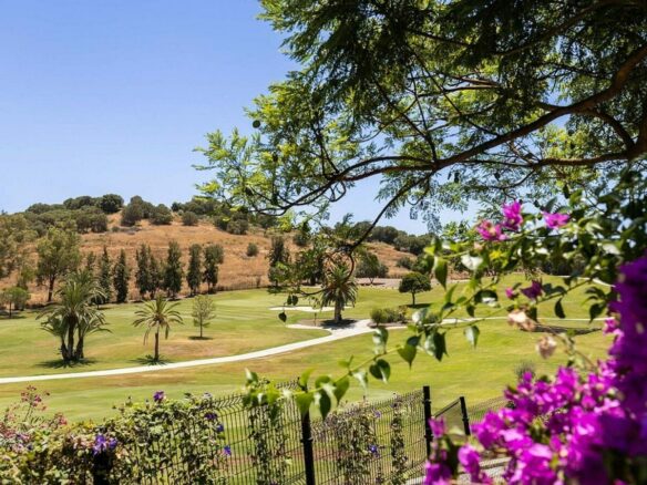 Frontline golf villa with heated saltwater pool El Paraiso Benahavis