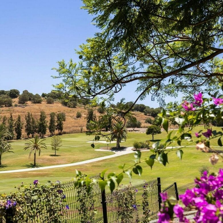 Frontline golf villa with heated saltwater pool El Paraiso Benahavis
