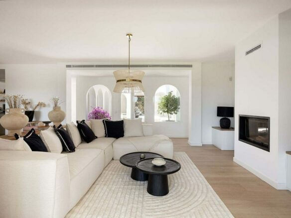 Frontline golf villa with heated saltwater pool El Paraiso Benahavis