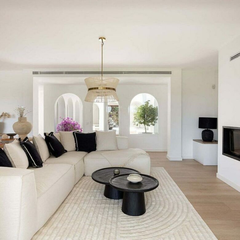 Frontline golf villa with heated saltwater pool El Paraiso Benahavis
