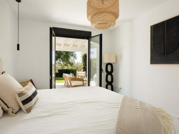 Frontline golf villa with heated saltwater pool El Paraiso Benahavis