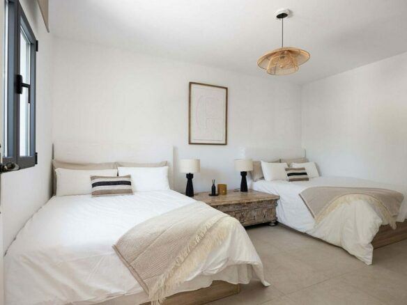 Frontline golf villa with heated saltwater pool El Paraiso Benahavis