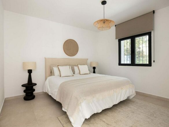 Frontline golf villa with heated saltwater pool El Paraiso Benahavis