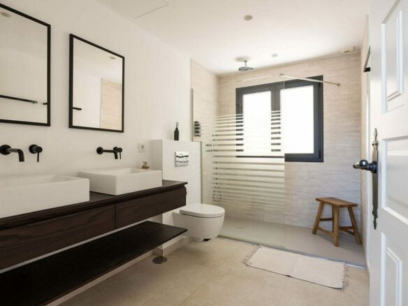 Frontline golf villa with heated saltwater pool El Paraiso Benahavis