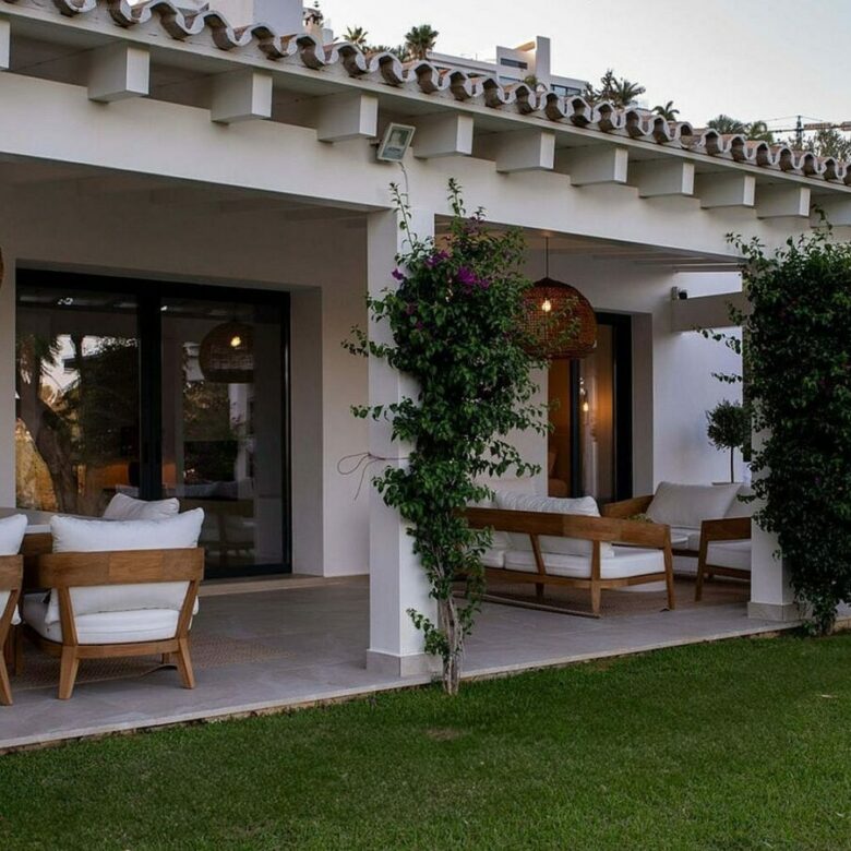 Frontline golf villa with heated saltwater pool El Paraiso Benahavis