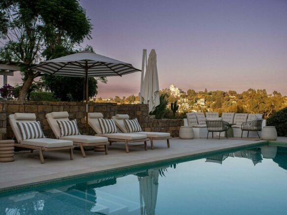 Frontline golf villa with heated saltwater pool El Paraiso Benahavis