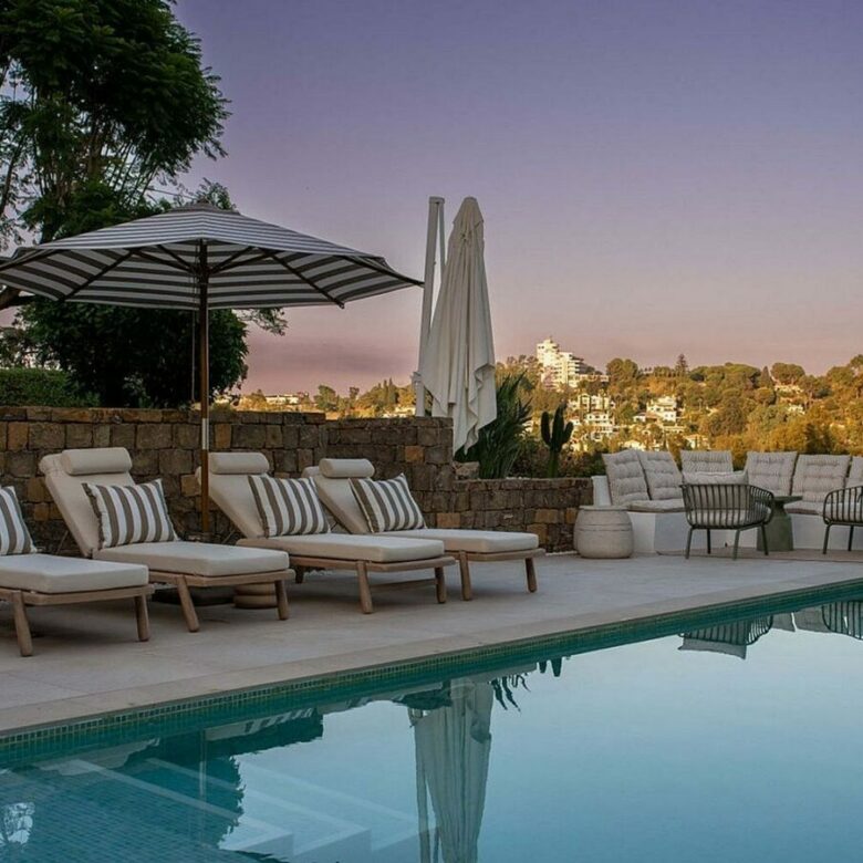 Frontline golf villa with heated saltwater pool El Paraiso Benahavis